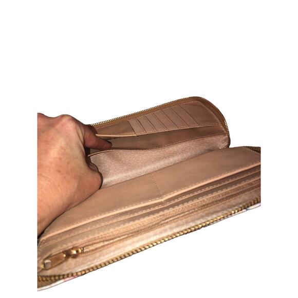 NWT Time & Tru Floral Tan Large Zip Around Wallet -‎ Lots Of Storage!!! - Picture 7 of 10